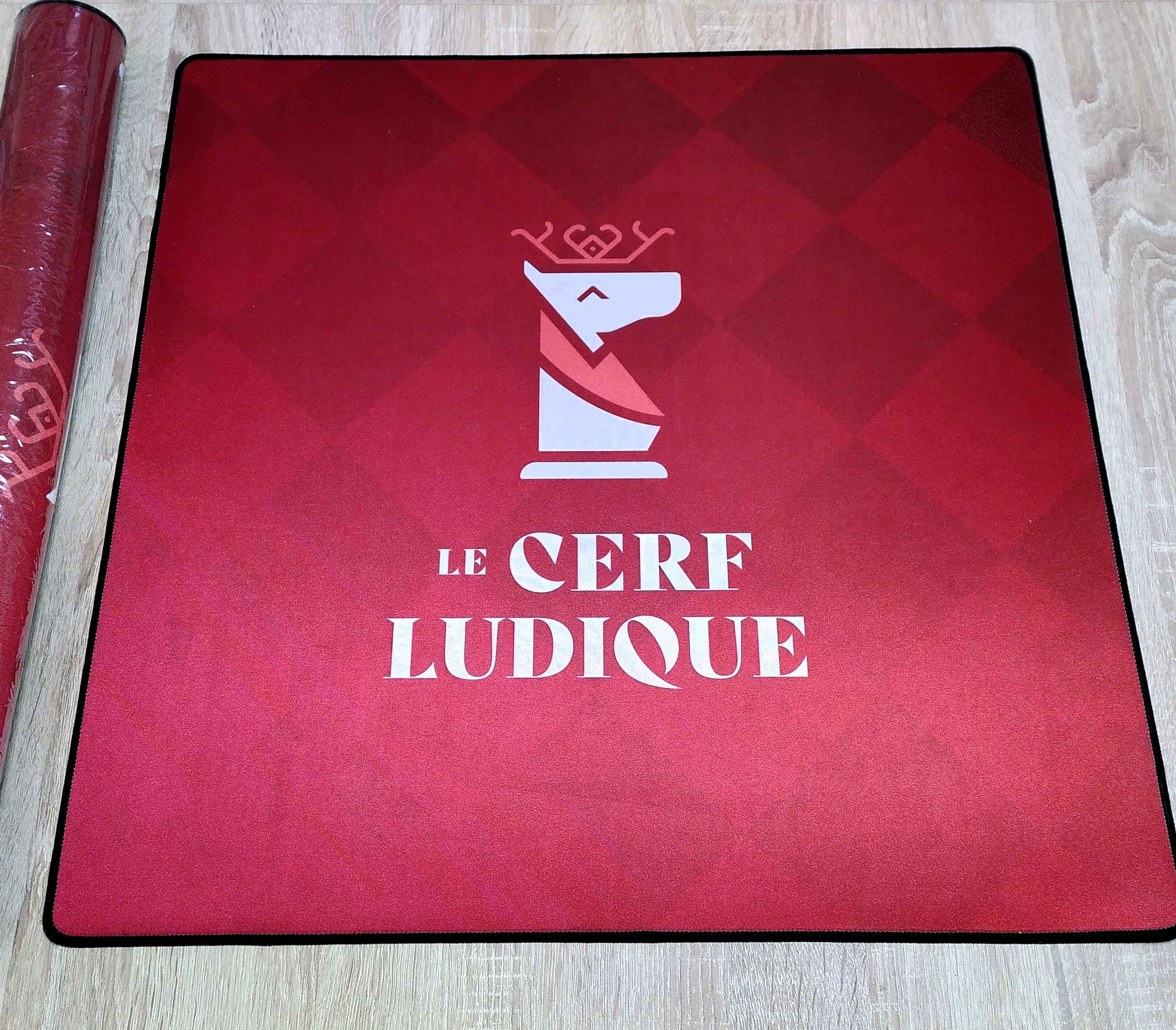Tapis Cerf Ludique Rouge 60x60